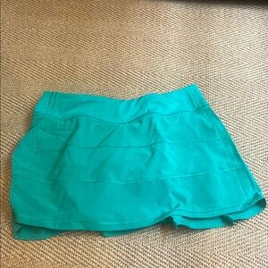 Kelly green lulu lemon tennis skirt